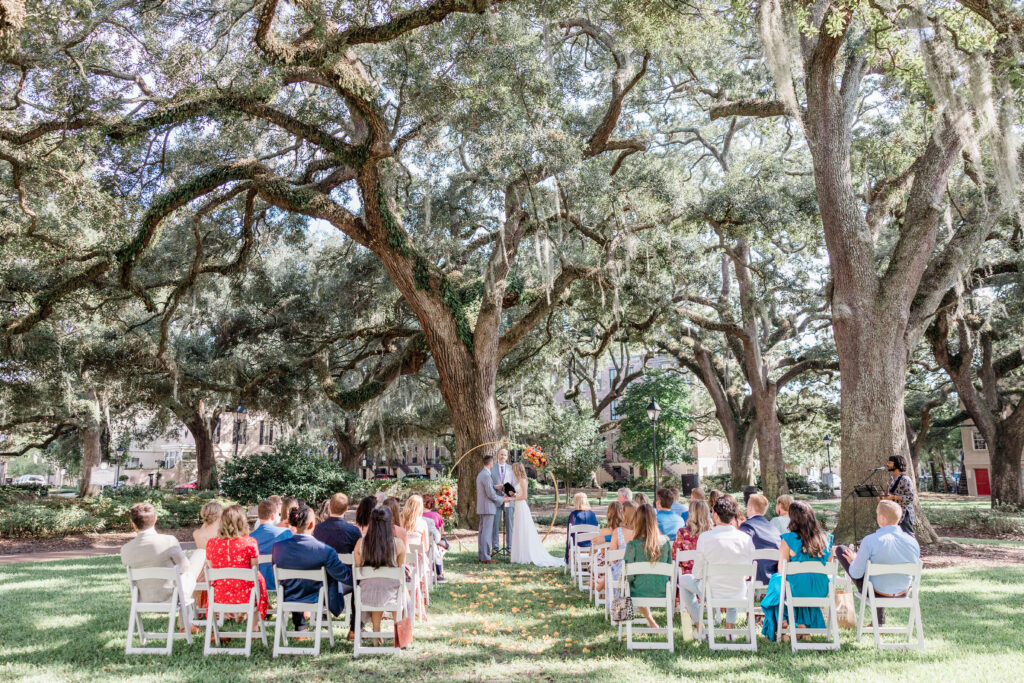 Quietest Squares for Savannah Weddings - Chatham Square