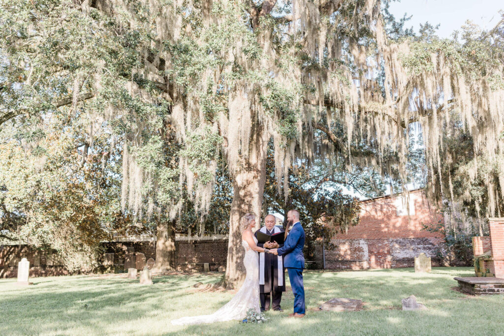 Savannah cemetery elopements - Colonial Park Cemetery