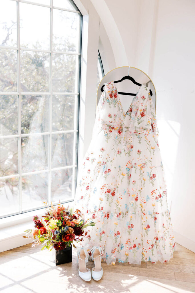 Tips for traveling with your wedding dress